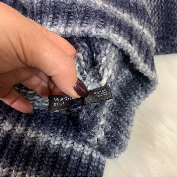 👻3/$15 Last Chance Sale! The Limited Blue White Striped Cowl Neck Fuzzy Sweater - Picture 8 of 8